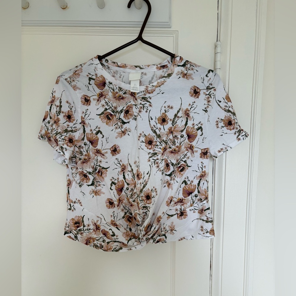 H&M Cropped Flower Tee